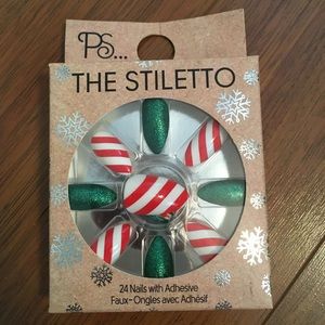 Christmas theme glue on nails